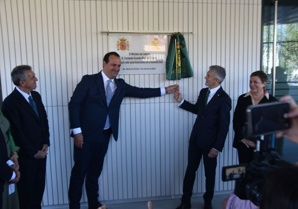 Marlaska Inaugura El Cuartel De La Guardia Civil En Santa Marta Que Da